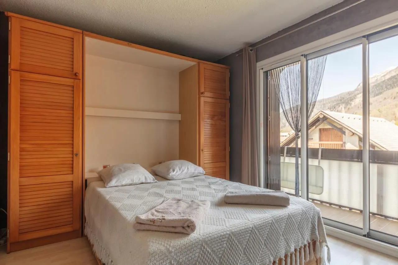 Le Skieur Saint-Leger-les-Melezes 0*,